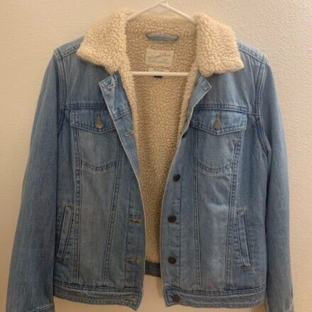 Women's Universal Thread Denim Jacket with Sherpa Lining Freeborn Jacket- Size M